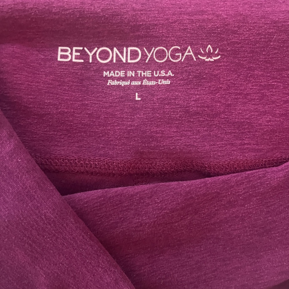 Beyond Yoga 
Magenta Spacedye Set 

Leggings : Large
Top: 1X